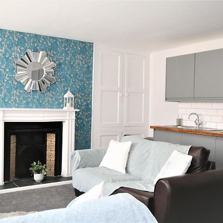 Central Serviced Apartments By Roomsbooked Cheltenham Bagian luar foto