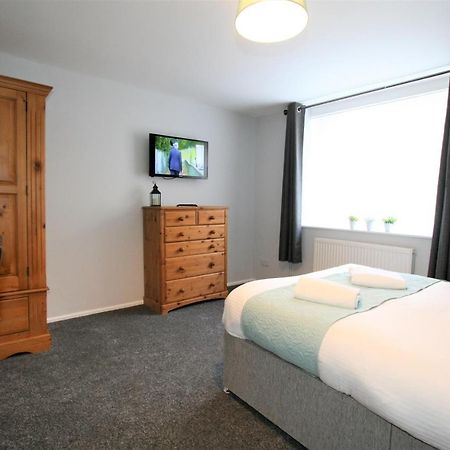Central Serviced Apartments By Roomsbooked Cheltenham Bagian luar foto