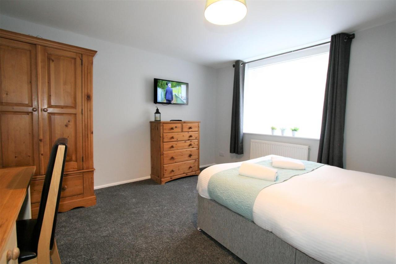 Central Serviced Apartments By Roomsbooked Cheltenham Bagian luar foto