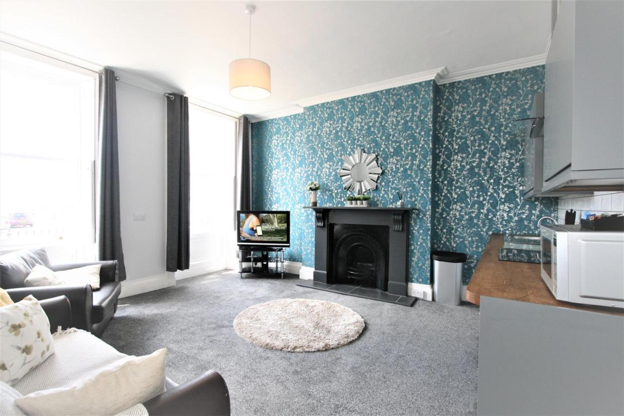 Central Serviced Apartments By Roomsbooked Cheltenham Bagian luar foto